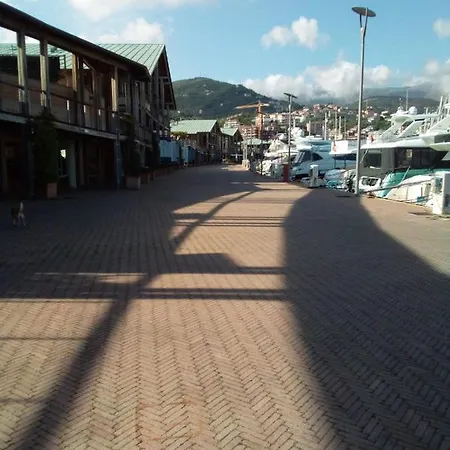 Jokabi Bådhotel Varazze